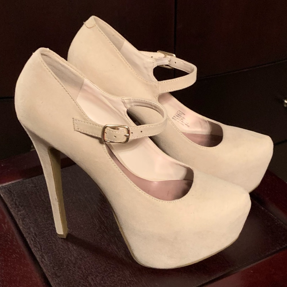 JustFab Payson Beige High Heels 👠. Size 6.5